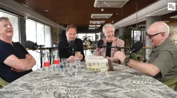 ويم كيفت ورينيه فان دير خيب ينفجران ضاحكين بقوة عندما يُذكر لاعبٌ من أياكس